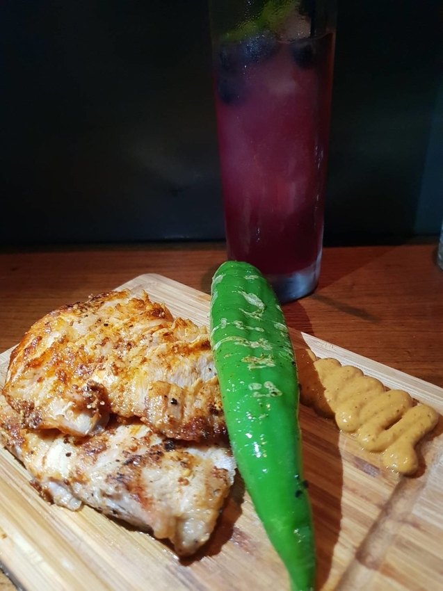 【花蓮.市區】寵物友善谷慕滋餐酒館。藝人張震嶽開的店。深夜美食燒烤+調酒營業至凌晨兩點