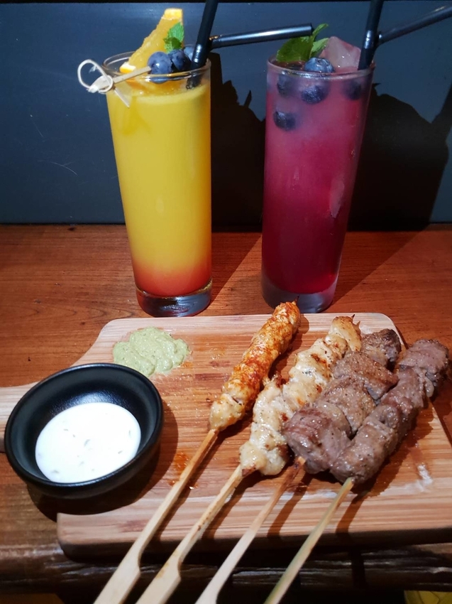 【花蓮.市區】寵物友善谷慕滋餐酒館。藝人張震嶽開的店。深夜美食燒烤+調酒營業至凌晨兩點