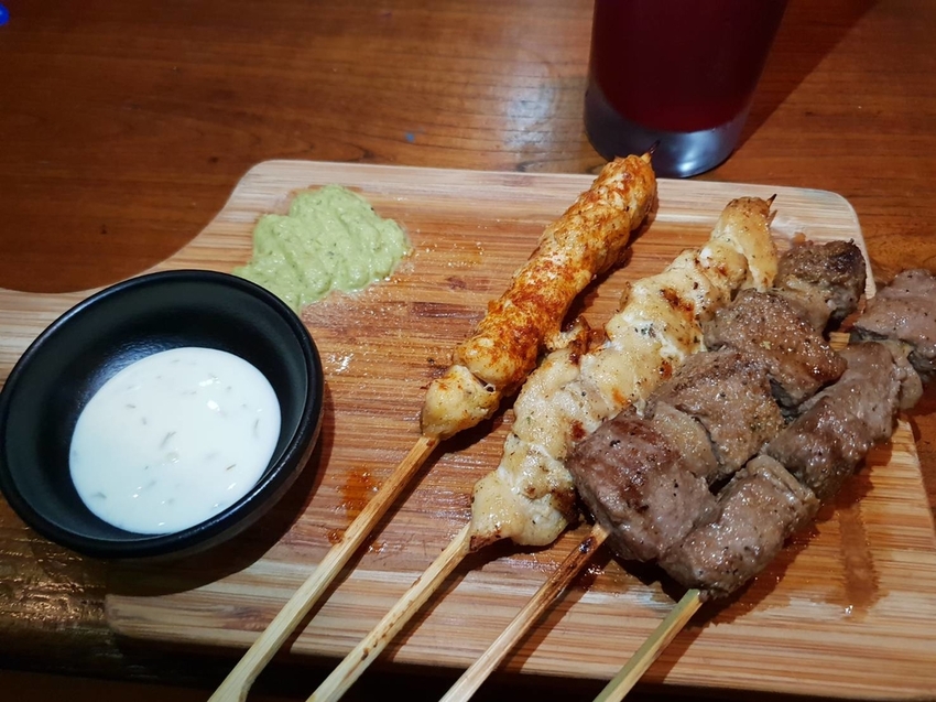 【花蓮.市區】寵物友善谷慕滋餐酒館。藝人張震嶽開的店。深夜美食燒烤+調酒營業至凌晨兩點