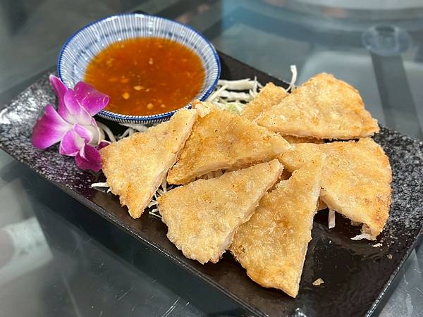 嘉義中埔蔡大頭甕烤雞！阿里山下人氣合菜，皮薄肉嫩汁多必訪～