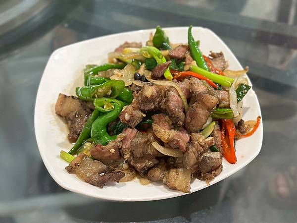 嘉義中埔蔡大頭甕烤雞！阿里山下人氣合菜，皮薄肉嫩汁多必訪～