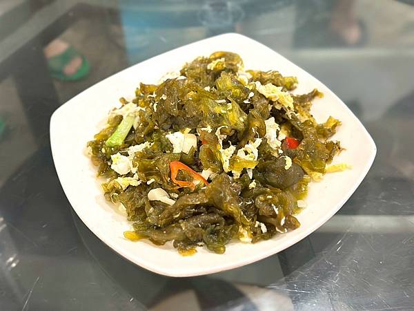 嘉義中埔蔡大頭甕烤雞！阿里山下人氣合菜，皮薄肉嫩汁多必訪～