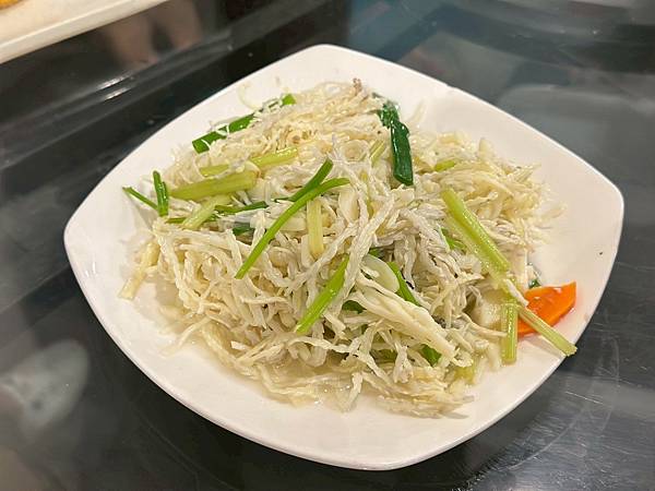 嘉義中埔蔡大頭甕烤雞！阿里山下人氣合菜，皮薄肉嫩汁多必訪～