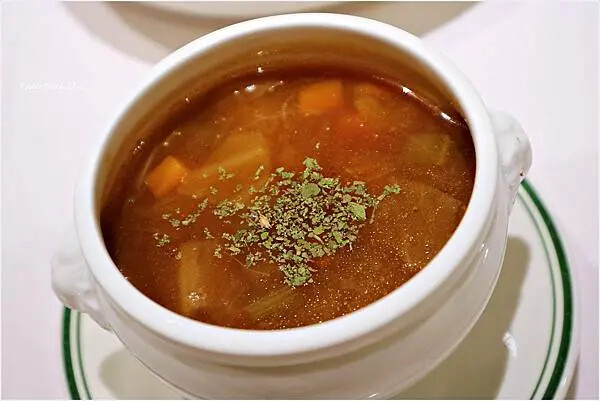 [台北大安]雅室牛排 仁愛圓環店|招牌海陸：蒸烤加拿大活龍蝦