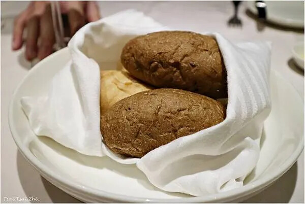 [台北大安]雅室牛排 仁愛圓環店|招牌海陸：蒸烤加拿大活龍蝦