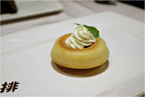 [台北大安]雅室牛排 仁愛圓環店|招牌海陸：蒸烤加拿大活龍蝦