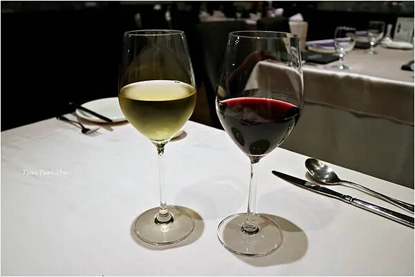 [台北大安]雅室牛排 仁愛圓環店|招牌海陸：蒸烤加拿大活龍蝦