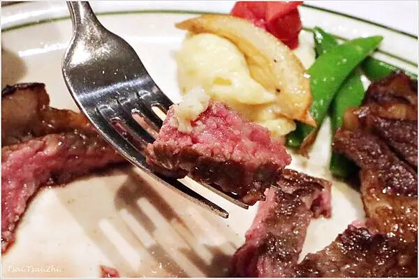 [台北大安]雅室牛排 仁愛圓環店|招牌海陸：蒸烤加拿大活龍蝦