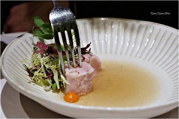 [台北大安]雅室牛排 仁愛圓環店|招牌海陸：蒸烤加拿大活龍蝦