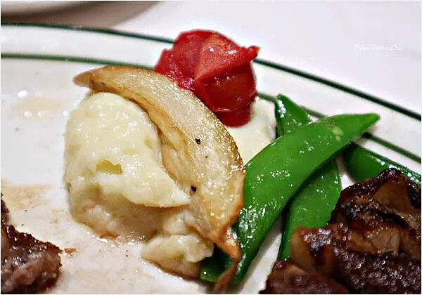 [台北大安]雅室牛排 仁愛圓環店|招牌海陸：蒸烤加拿大活龍蝦