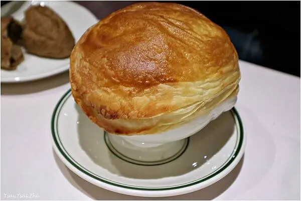 [台北大安]雅室牛排 仁愛圓環店|招牌海陸：蒸烤加拿大活龍蝦