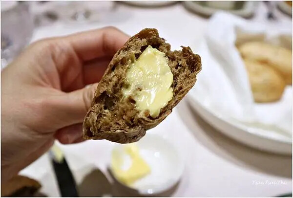 [台北大安]雅室牛排 仁愛圓環店|招牌海陸：蒸烤加拿大活龍蝦