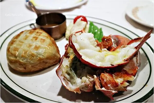 [台北大安]雅室牛排 仁愛圓環店|招牌海陸：蒸烤加拿大活龍蝦