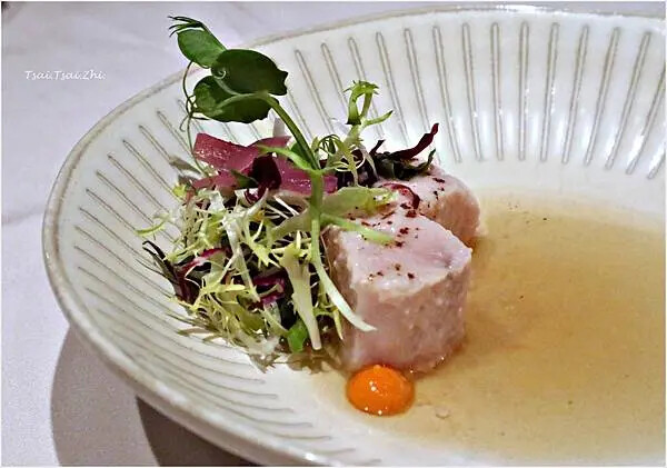 [台北大安]雅室牛排 仁愛圓環店|招牌海陸：蒸烤加拿大活龍蝦