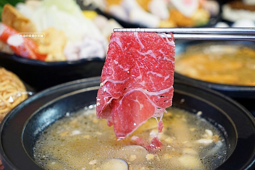 營業到凌晨兩點的平價小火鍋！無收服務費，火焰燒酒雞、蝦超吸睛，最低198元自助吧20種以上食材通通無限吃！