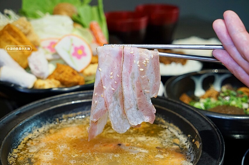 營業到凌晨兩點的平價小火鍋！無收服務費，火焰燒酒雞、蝦超吸睛，最低198元自助吧20種以上食材通通無限吃！