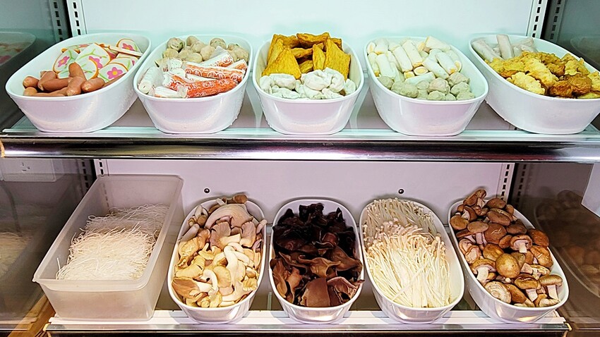 營業到凌晨兩點的平價小火鍋！無收服務費，火焰燒酒雞、蝦超吸睛，最低198元自助吧20種以上食材通通無限吃！