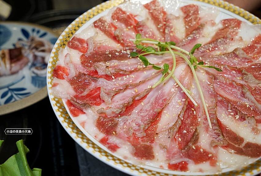 營業到凌晨兩點的平價小火鍋！無收服務費，火焰燒酒雞、蝦超吸睛，最低198元自助吧20種以上食材通通無限吃！