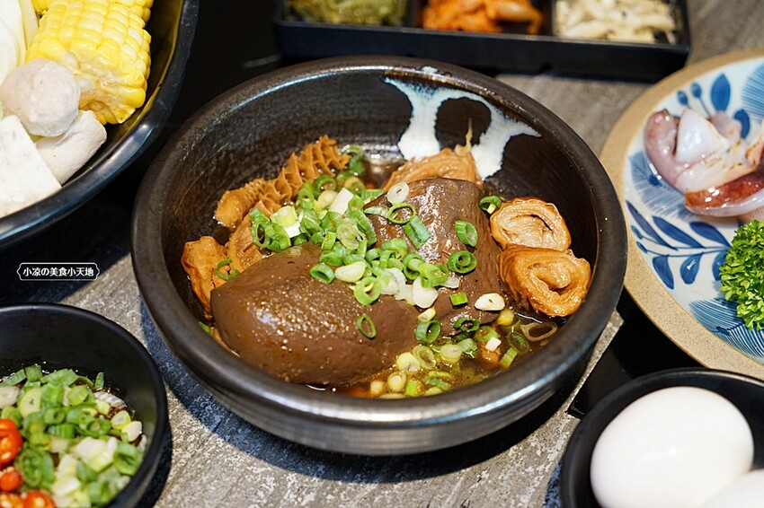 營業到凌晨兩點的平價小火鍋！無收服務費，火焰燒酒雞、蝦超吸睛，最低198元自助吧20種以上食材通通無限吃！