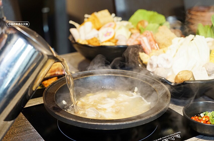 營業到凌晨兩點的平價小火鍋！無收服務費，火焰燒酒雞、蝦超吸睛，最低198元自助吧20種以上食材通通無限吃！