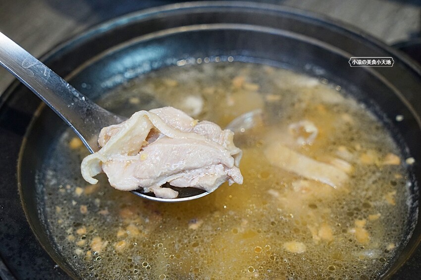 營業到凌晨兩點的平價小火鍋！無收服務費，火焰燒酒雞、蝦超吸睛，最低198元自助吧20種以上食材通通無限吃！