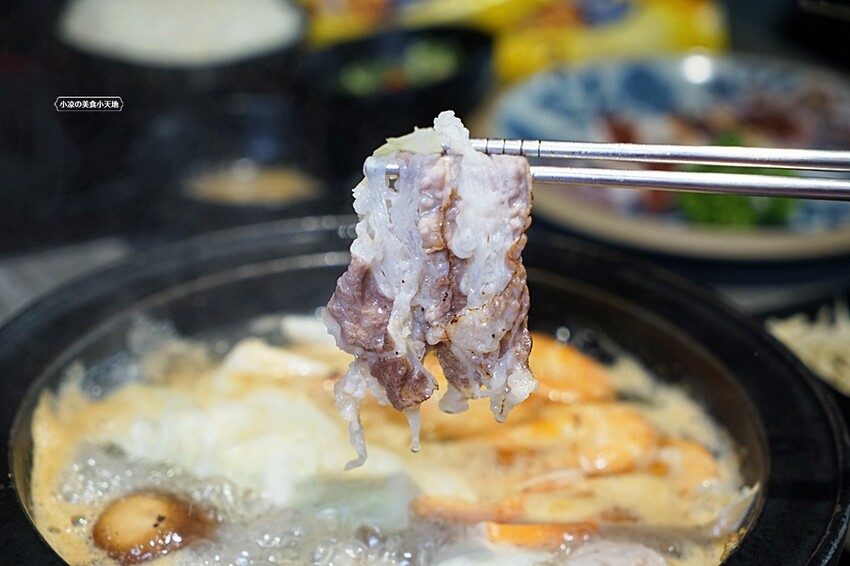 營業到凌晨兩點的平價小火鍋！無收服務費，火焰燒酒雞、蝦超吸睛，最低198元自助吧20種以上食材通通無限吃！