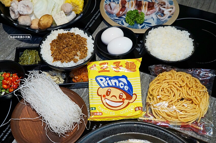 營業到凌晨兩點的平價小火鍋！無收服務費，火焰燒酒雞、蝦超吸睛，最低198元自助吧20種以上食材通通無限吃！