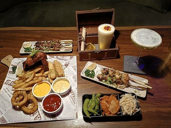 台北美食推薦-【AQUA Lounge酒吧】-串燒創意美食/ 台北美食推薦-【AQUA Lounge酒吧】-串燒創意美食/