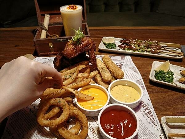 台北美食推薦-【AQUA Lounge酒吧】-串燒創意美食/ 台北美食推薦-【AQUA Lounge酒吧】-串燒創意美食/