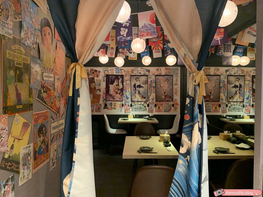 大安區超美日式裝潢居酒屋，彷彿置身日本！新鮮海鮮丼、串燒、壽司、炸物，品項超豐富！還有喝到飽～丹尼的吃喝玩樂～