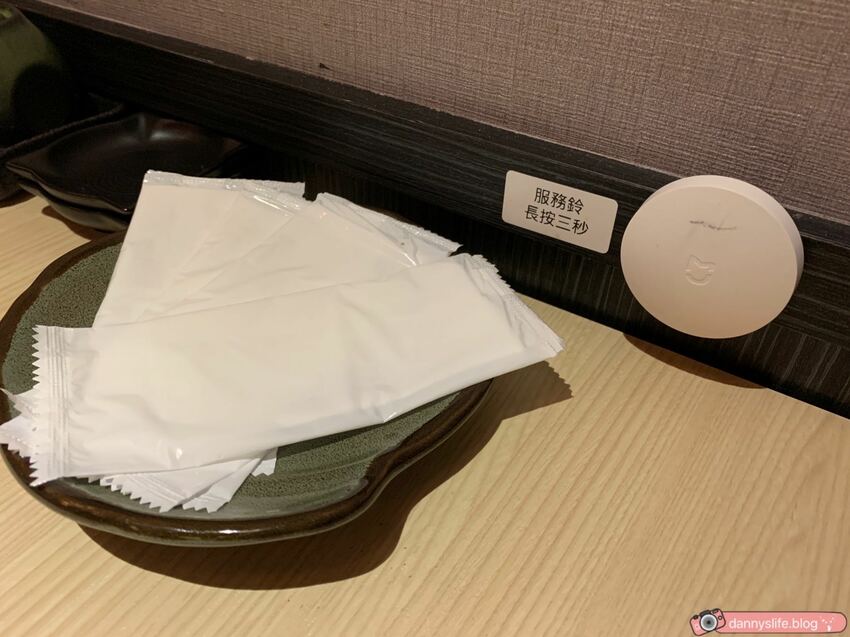 大安區超美日式裝潢居酒屋，彷彿置身日本！新鮮海鮮丼、串燒、壽司、炸物，品項超豐富！還有喝到飽～丹尼的吃喝玩樂～