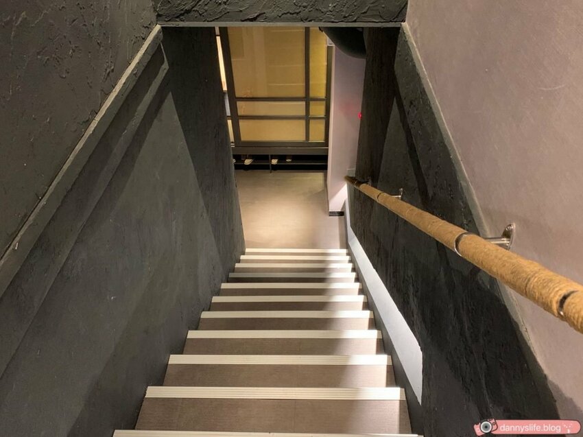 大安區超美日式裝潢居酒屋，彷彿置身日本！新鮮海鮮丼、串燒、壽司、炸物，品項超豐富！還有喝到飽～丹尼的吃喝玩樂～