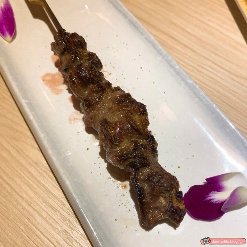 大安區超美日式裝潢居酒屋，彷彿置身日本！新鮮海鮮丼、串燒、壽司、炸物，品項超豐富！還有喝到飽～丹尼的吃喝玩樂～