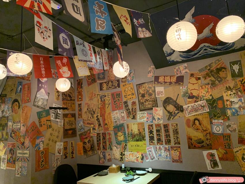 大安區超美日式裝潢居酒屋，彷彿置身日本！新鮮海鮮丼、串燒、壽司、炸物，品項超豐富！還有喝到飽～丹尼的吃喝玩樂～