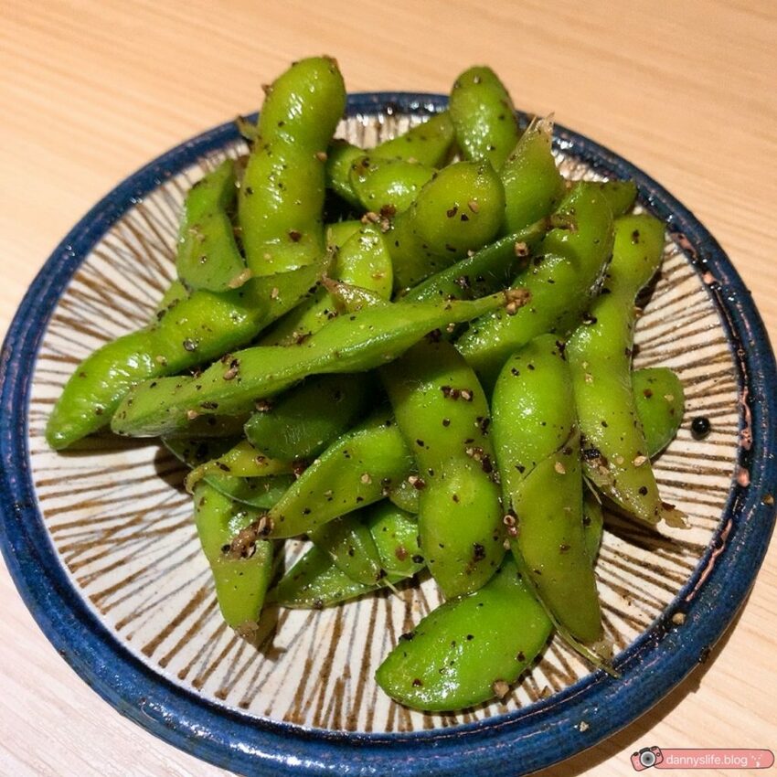 大安區超美日式裝潢居酒屋，彷彿置身日本！新鮮海鮮丼、串燒、壽司、炸物，品項超豐富！還有喝到飽～丹尼的吃喝玩樂～