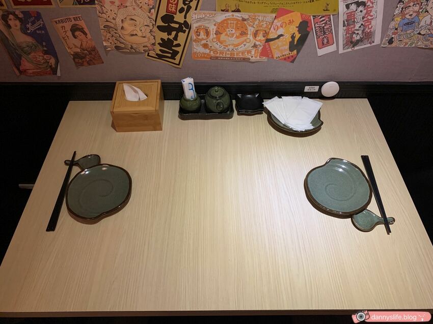 大安區超美日式裝潢居酒屋，彷彿置身日本！新鮮海鮮丼、串燒、壽司、炸物，品項超豐富！還有喝到飽～丹尼的吃喝玩樂～