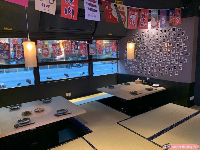 大安區超美日式裝潢居酒屋，彷彿置身日本！新鮮海鮮丼、串燒、壽司、炸物，品項超豐富！還有喝到飽～丹尼的吃喝玩樂～