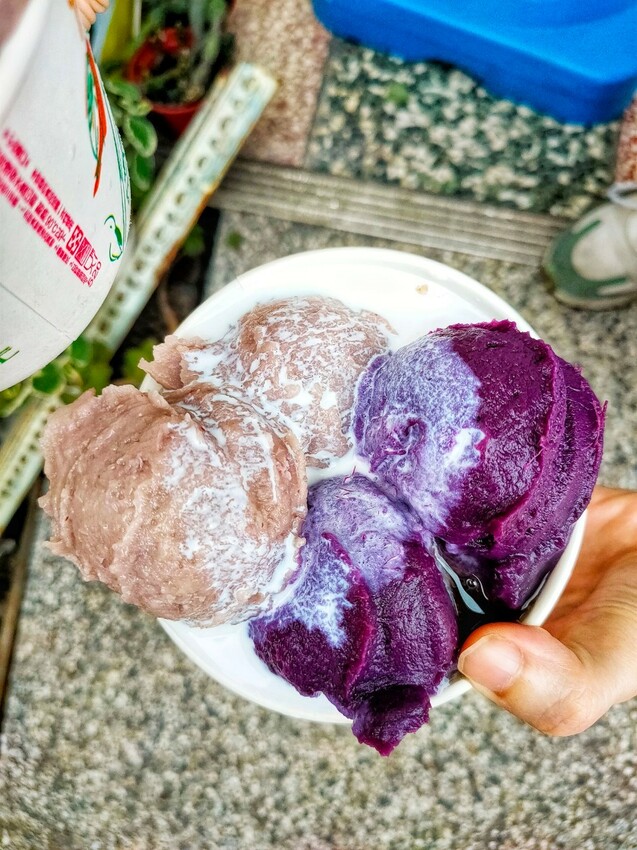 滿滿的紫地瓜+芋泥舖滿在碗上，這樣只要80元，晚來你就吃不到啦~