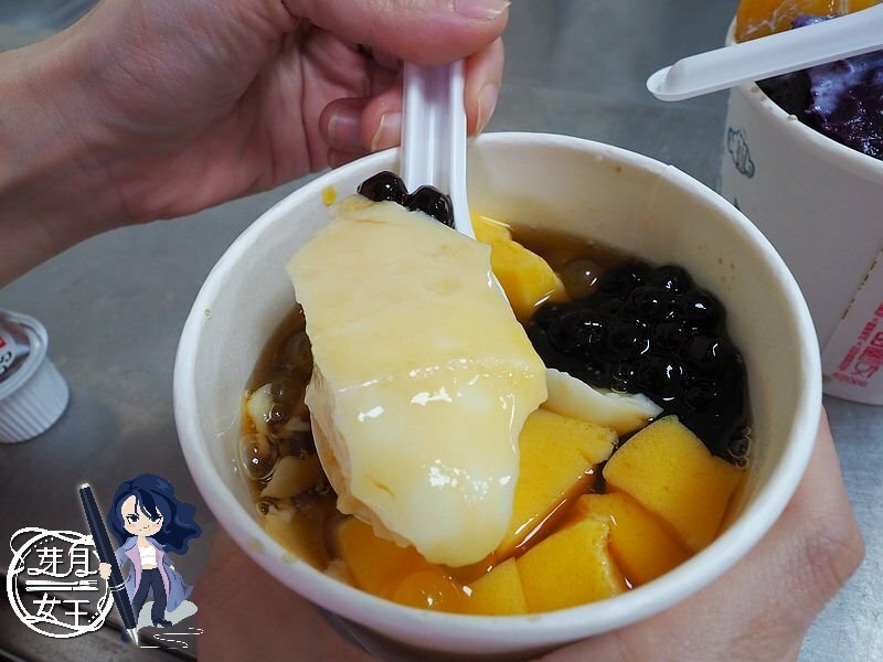 滿滿的紫地瓜+芋泥舖滿在碗上，這樣只要80元，晚來你就吃不到啦~