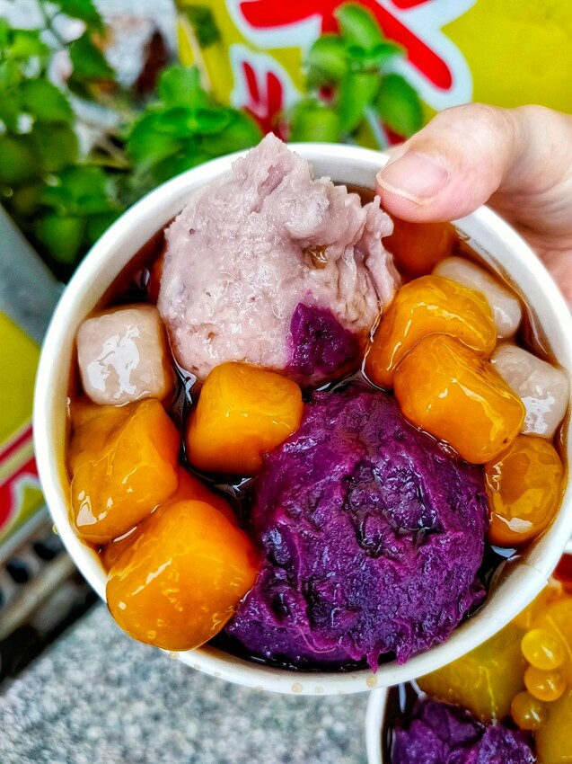 滿滿的紫地瓜+芋泥舖滿在碗上，這樣只要80元，晚來你就吃不到啦~