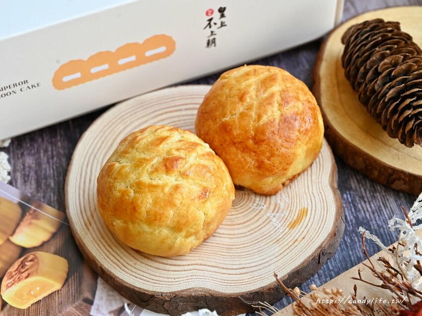 狸小路手作烘焙|人氣中秋月餅皇上不上朝流心餅開賣啦~一開賣就爆單!香濃奶香伴隨絲滑流沙,還有菠蘿蛋黃酥也超讚~