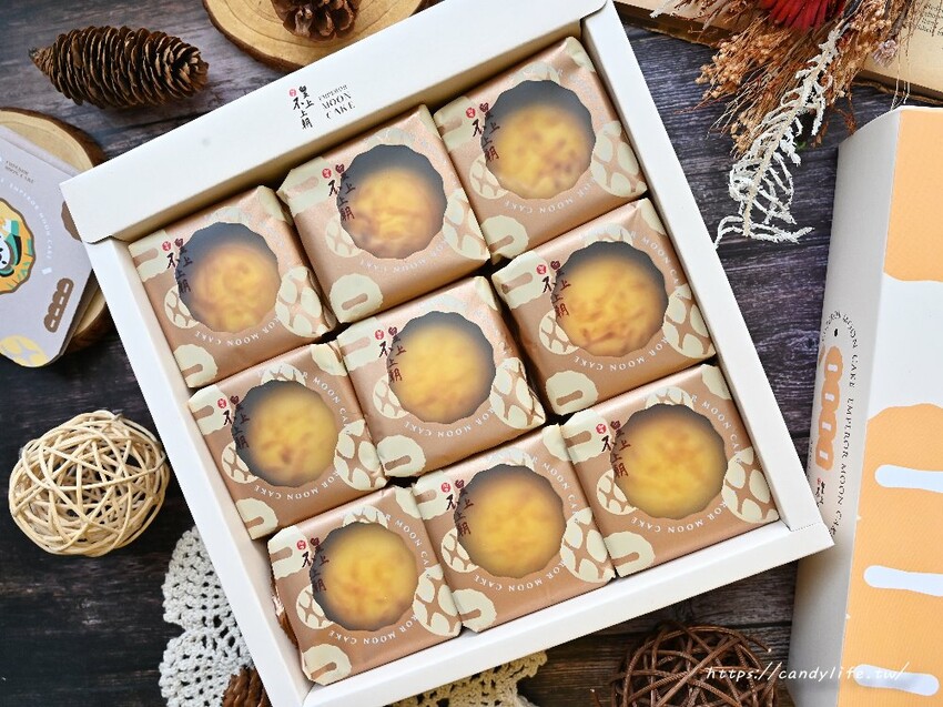 狸小路手作烘焙|人氣中秋月餅皇上不上朝流心餅開賣啦~一開賣就爆單!香濃奶香伴隨絲滑流沙,還有菠蘿蛋黃酥也超讚~