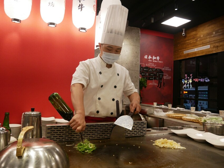 三峽老街附近的鐵板燒~白飯、味噌湯吃到飽！脆皮雞腿排便宜又好吃，和牛海陸雙人餐不用1500元！