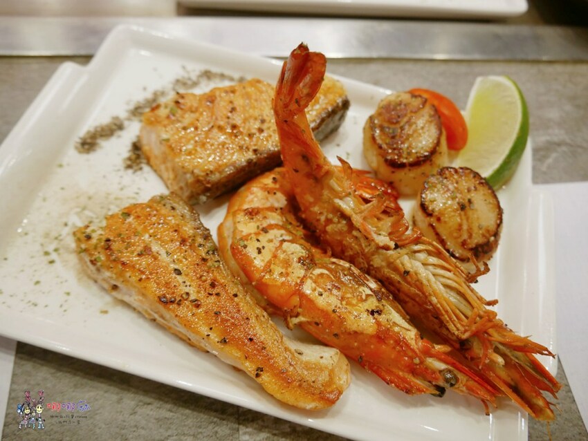 三峽老街附近的鐵板燒~白飯、味噌湯吃到飽！脆皮雞腿排便宜又好吃，和牛海陸雙人餐不用1500元！