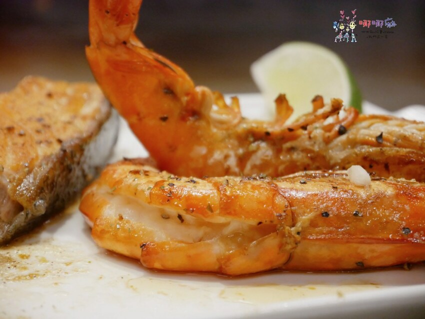 三峽老街附近的鐵板燒~白飯、味噌湯吃到飽！脆皮雞腿排便宜又好吃，和牛海陸雙人餐不用1500元！