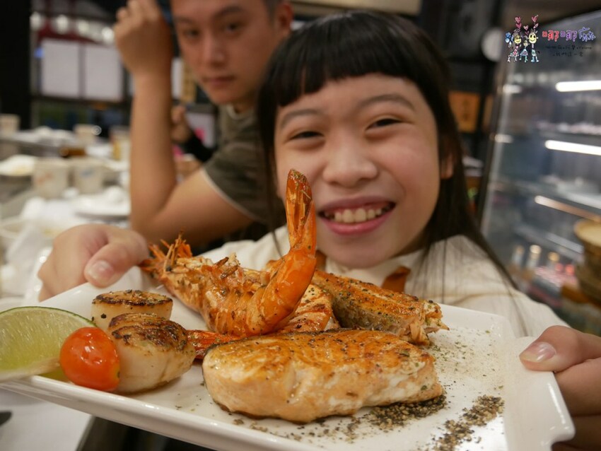 三峽老街附近的鐵板燒~白飯、味噌湯吃到飽！脆皮雞腿排便宜又好吃，和牛海陸雙人餐不用1500元！