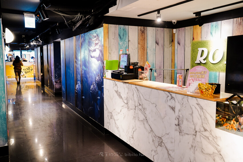 肉多多 淡水中正店 Ｘ魔王 火鍋第一品牌排隊名店 蔬食者天堂 35種蔬菜無限吃 浮誇大肉盤 淡水老街人氣火鍋