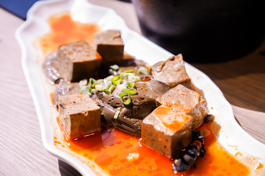 肉多多 淡水中正店 Ｘ魔王 火鍋第一品牌排隊名店 蔬食者天堂 35種蔬菜無限吃 浮誇大肉盤 淡水老街人氣火鍋