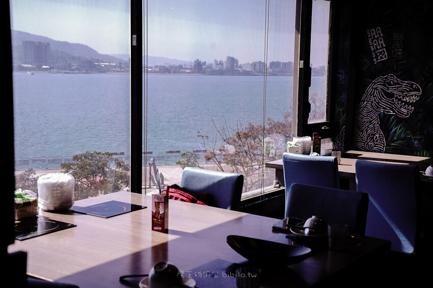 肉多多 淡水中正店 Ｘ魔王 火鍋第一品牌排隊名店 蔬食者天堂 35種蔬菜無限吃 浮誇大肉盤 淡水老街人氣火鍋