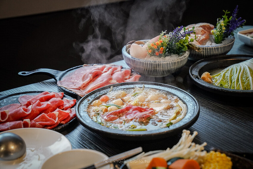 肉多多 淡水中正店 Ｘ魔王 火鍋第一品牌排隊名店 蔬食者天堂 35種蔬菜無限吃 浮誇大肉盤 淡水老街人氣火鍋